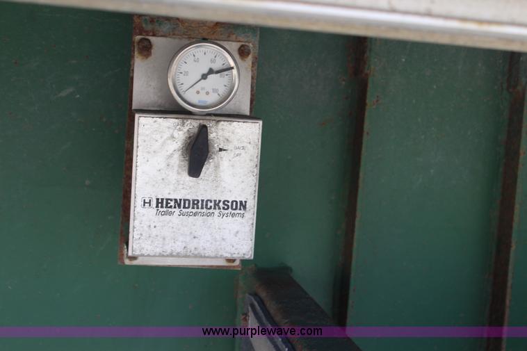 image for item J3552 2001 Great Dane GPAAR242 flatbed trailer