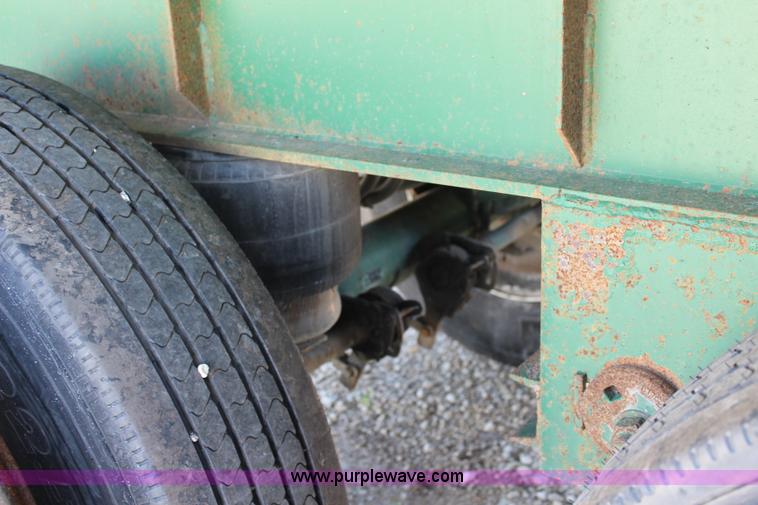 image for item J3552 2001 Great Dane GPAAR242 flatbed trailer