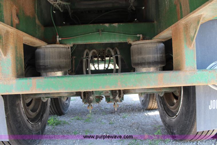 image for item J3552 2001 Great Dane GPAAR242 flatbed trailer