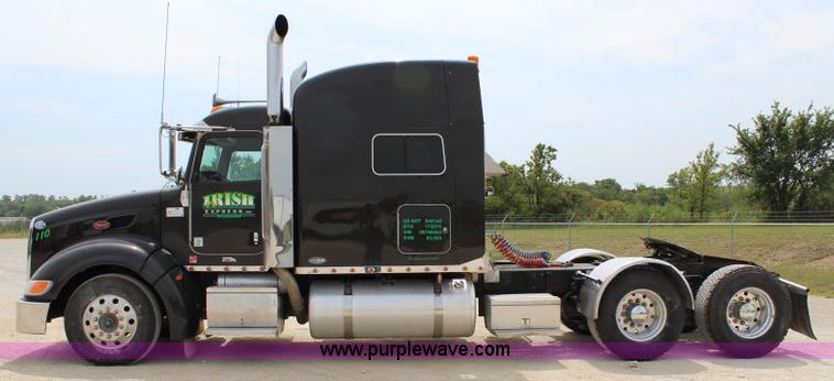 image for item J5794 2009 Peterbilt 386 semi truck