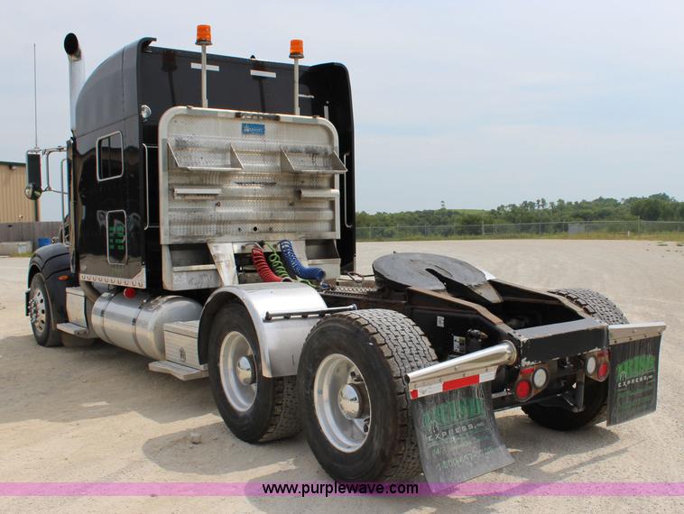 image for item J5794 2009 Peterbilt 386 semi truck