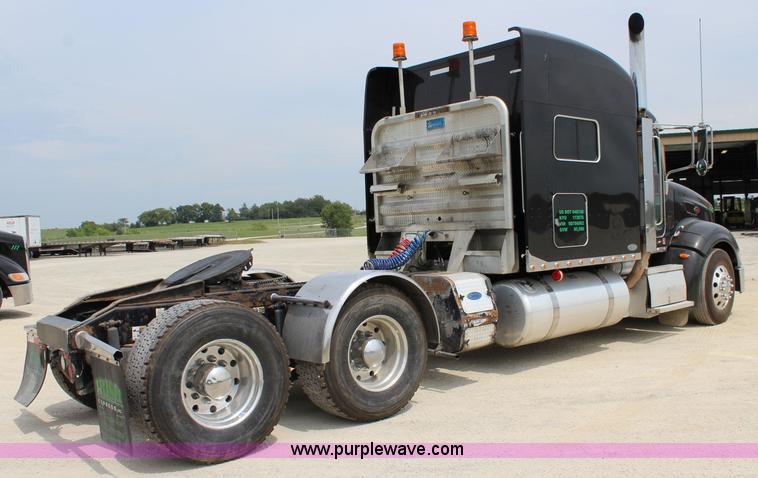 image for item J5794 2009 Peterbilt 386 semi truck