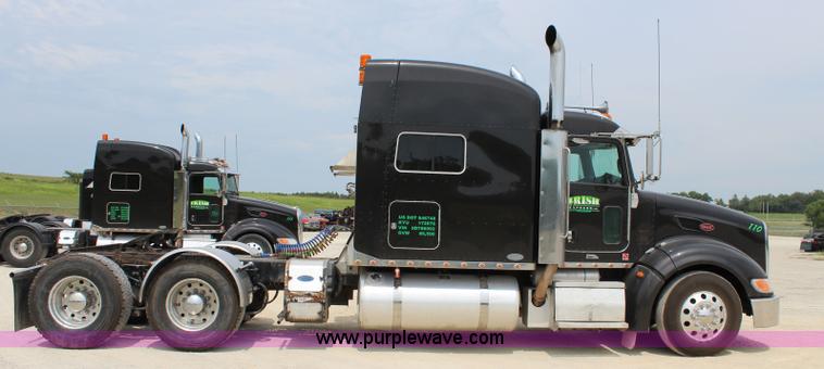 image for item J5794 2009 Peterbilt 386 semi truck