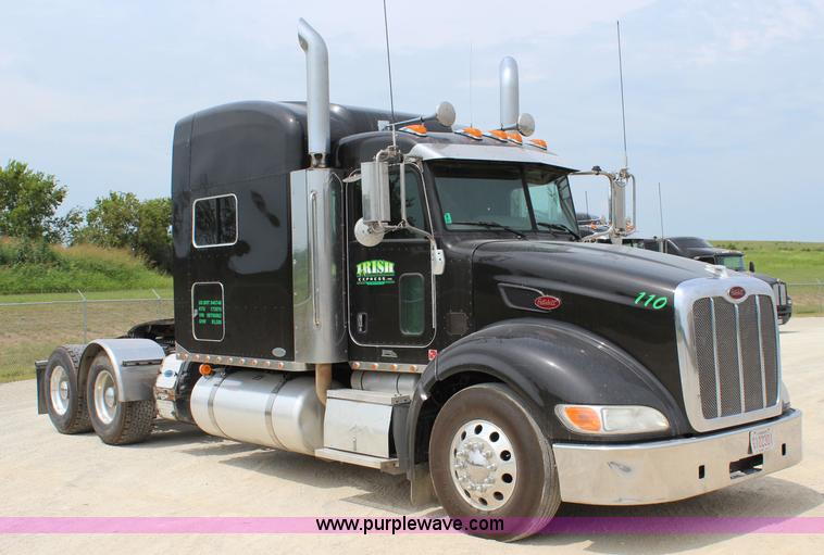 image for item J5794 2009 Peterbilt 386 semi truck