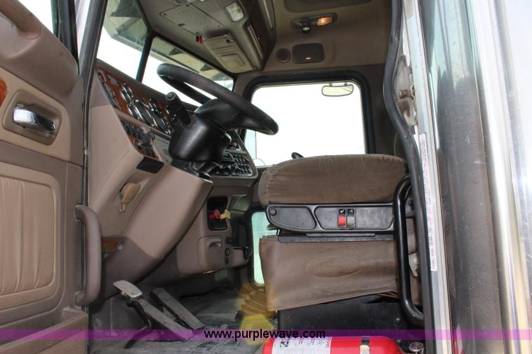 image for item J5794 2009 Peterbilt 386 semi truck