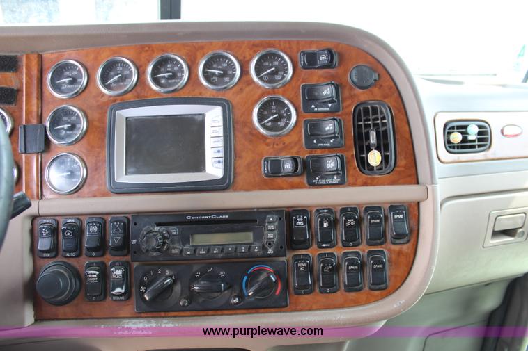 image for item J5794 2009 Peterbilt 386 semi truck