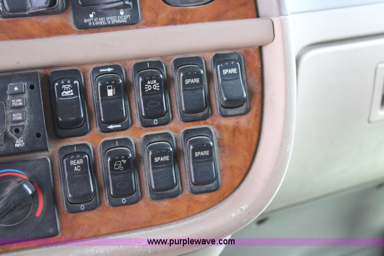 image for item J5794 2009 Peterbilt 386 semi truck