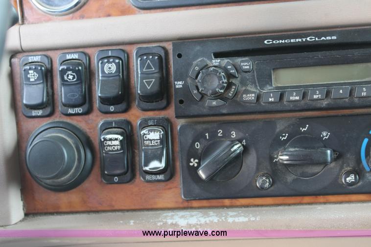 image for item J5794 2009 Peterbilt 386 semi truck