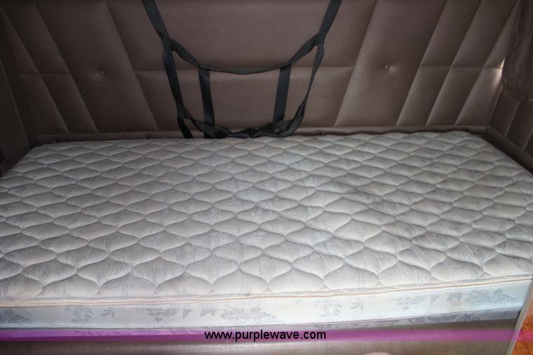 image for item J5794 2009 Peterbilt 386 semi truck