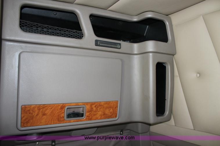 image for item J5794 2009 Peterbilt 386 semi truck