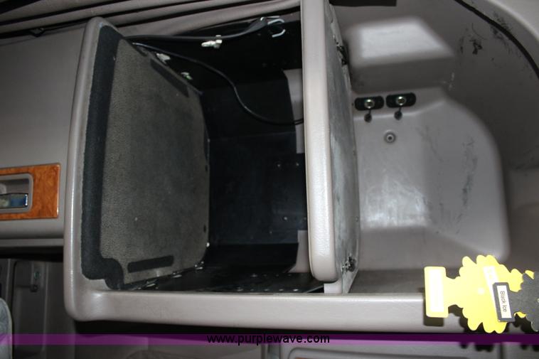 image for item J5794 2009 Peterbilt 386 semi truck