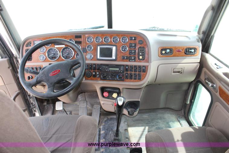 image for item J5794 2009 Peterbilt 386 semi truck