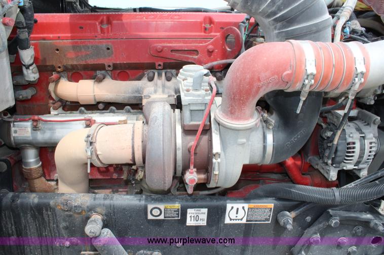 image for item J5794 2009 Peterbilt 386 semi truck