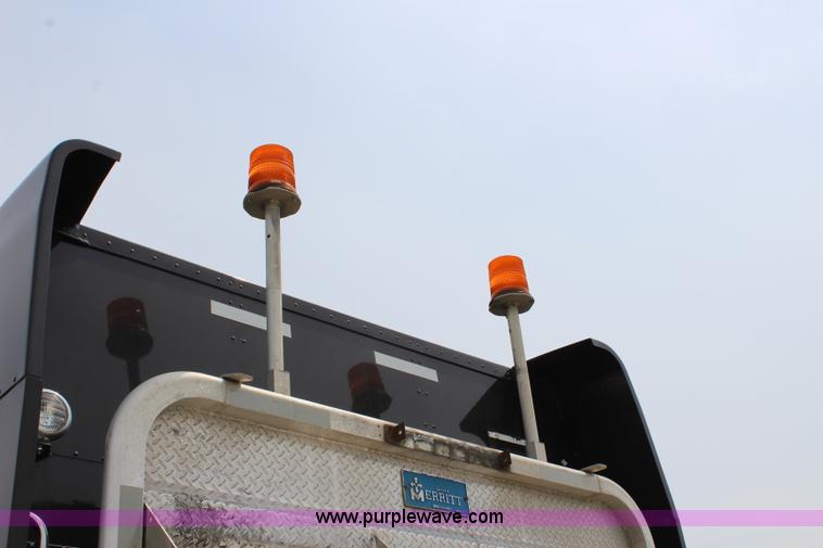 image for item J5794 2009 Peterbilt 386 semi truck