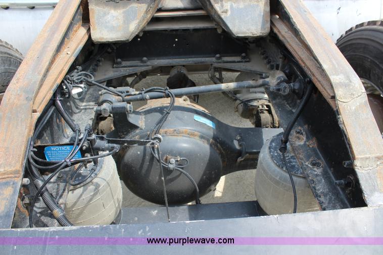 image for item J5794 2009 Peterbilt 386 semi truck