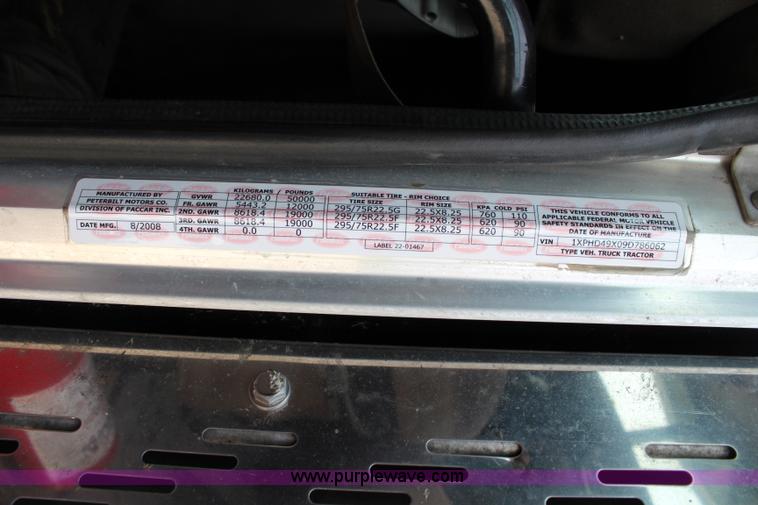 image for item J5794 2009 Peterbilt 386 semi truck