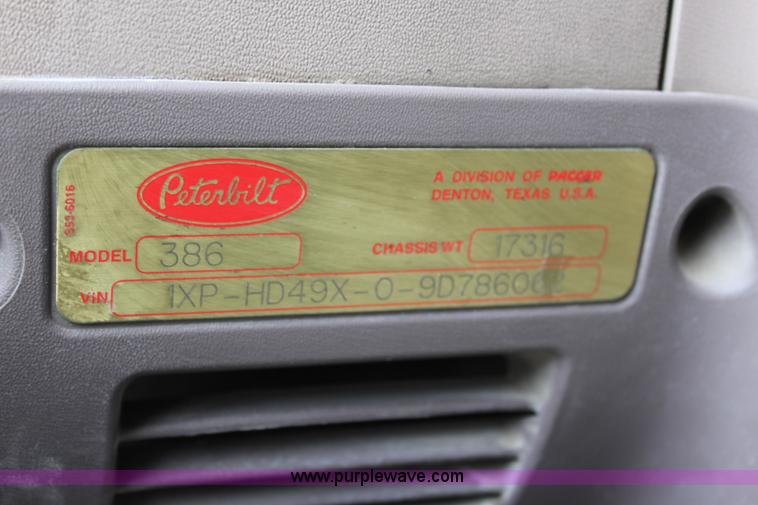 image for item J5794 2009 Peterbilt 386 semi truck