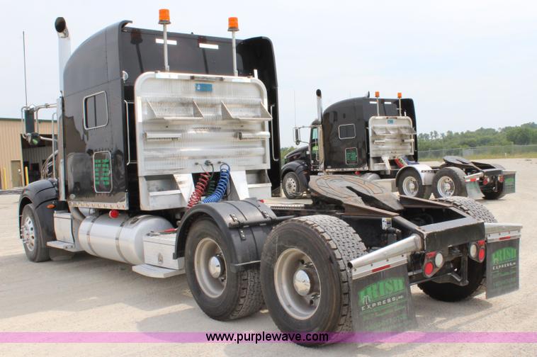 image for item J5796 2009 Peterbilt 386 semi truck