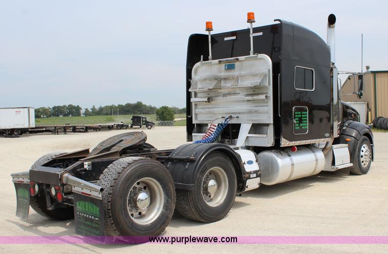 image for item J5796 2009 Peterbilt 386 semi truck