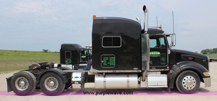 image for item J5796 2009 Peterbilt 386 semi truck