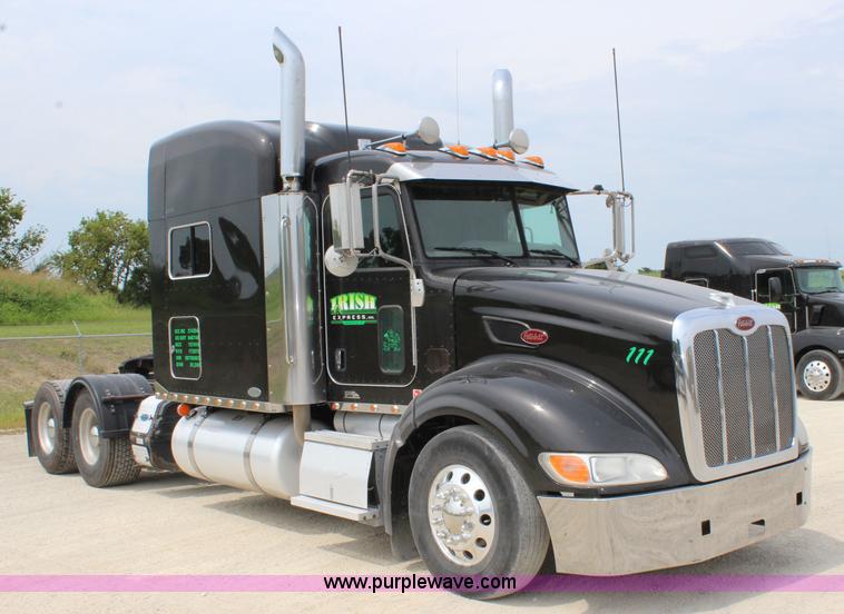 image for item J5796 2009 Peterbilt 386 semi truck