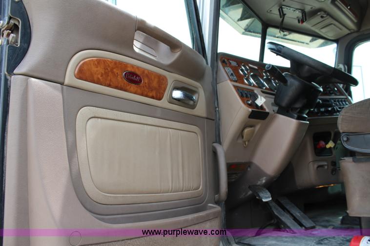image for item J5796 2009 Peterbilt 386 semi truck