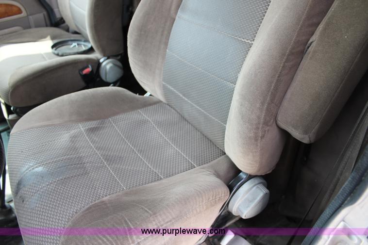 image for item J5796 2009 Peterbilt 386 semi truck