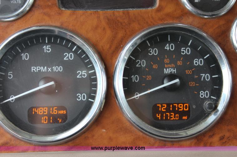 image for item J5796 2009 Peterbilt 386 semi truck