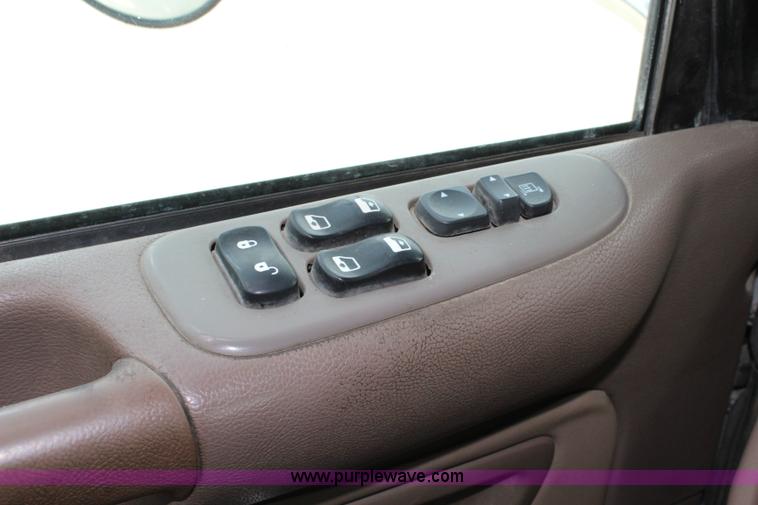 image for item J5796 2009 Peterbilt 386 semi truck