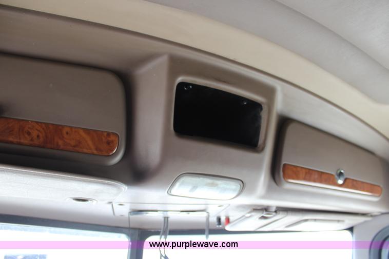 image for item J5796 2009 Peterbilt 386 semi truck