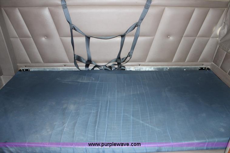 image for item J5796 2009 Peterbilt 386 semi truck