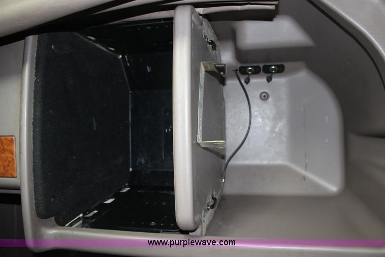 image for item J5796 2009 Peterbilt 386 semi truck