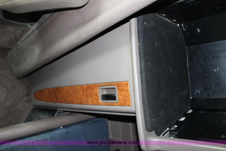 image for item J5796 2009 Peterbilt 386 semi truck