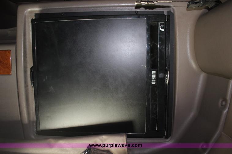 image for item J5796 2009 Peterbilt 386 semi truck