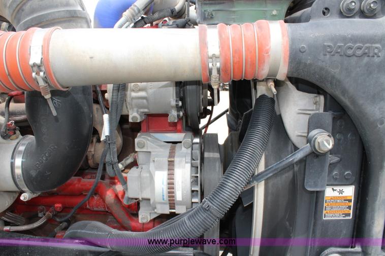 image for item J5796 2009 Peterbilt 386 semi truck