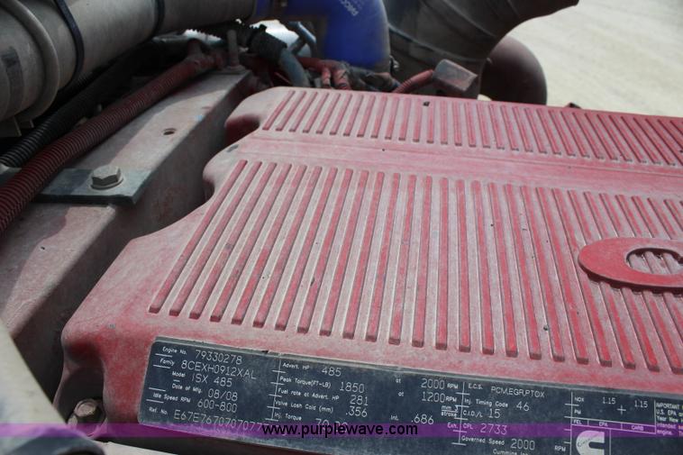 image for item J5796 2009 Peterbilt 386 semi truck