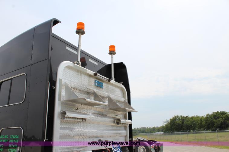 image for item J5796 2009 Peterbilt 386 semi truck