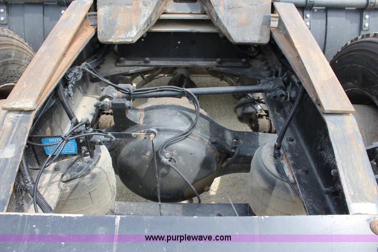 image for item J5796 2009 Peterbilt 386 semi truck