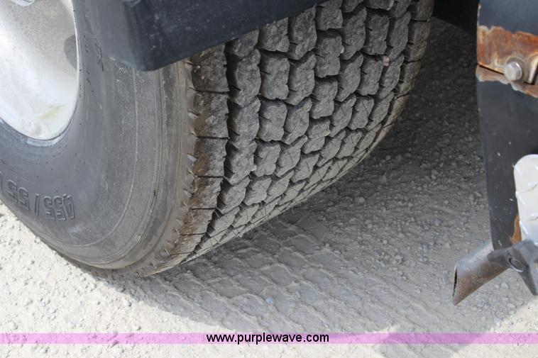 image for item J5796 2009 Peterbilt 386 semi truck