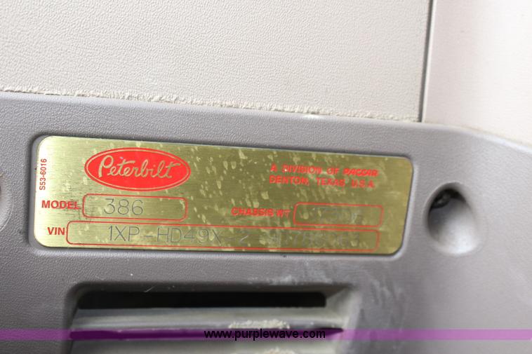 image for item J5796 2009 Peterbilt 386 semi truck