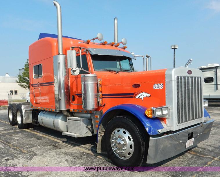 image for item J6445 2006 Peterbilt 379 semi truck