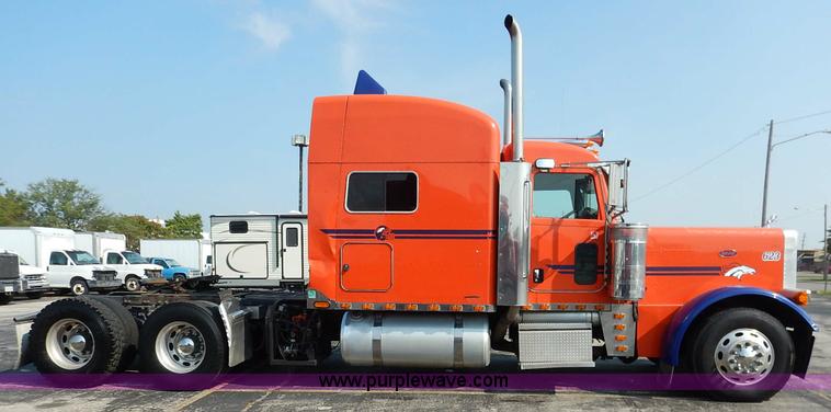 image for item J6445 2006 Peterbilt 379 semi truck