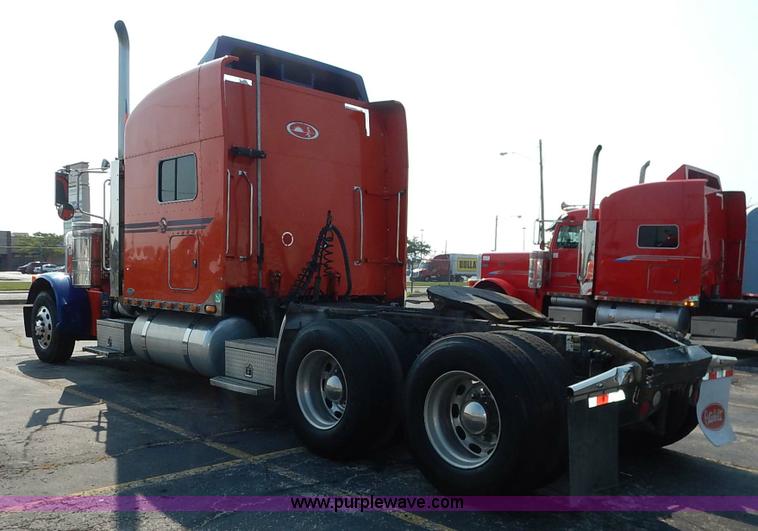 image for item J6445 2006 Peterbilt 379 semi truck