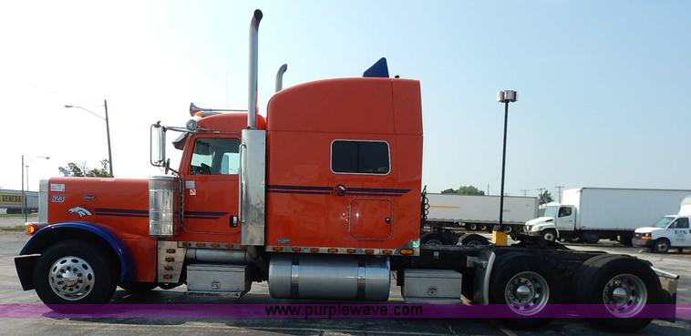 image for item J6445 2006 Peterbilt 379 semi truck