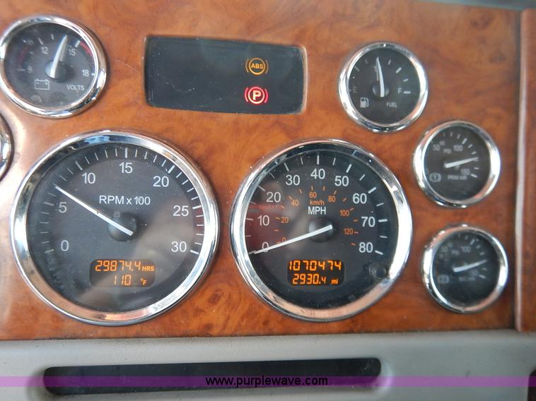 image for item J6445 2006 Peterbilt 379 semi truck