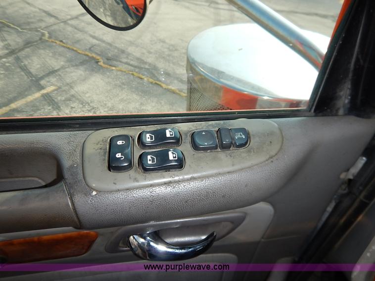 image for item J6445 2006 Peterbilt 379 semi truck