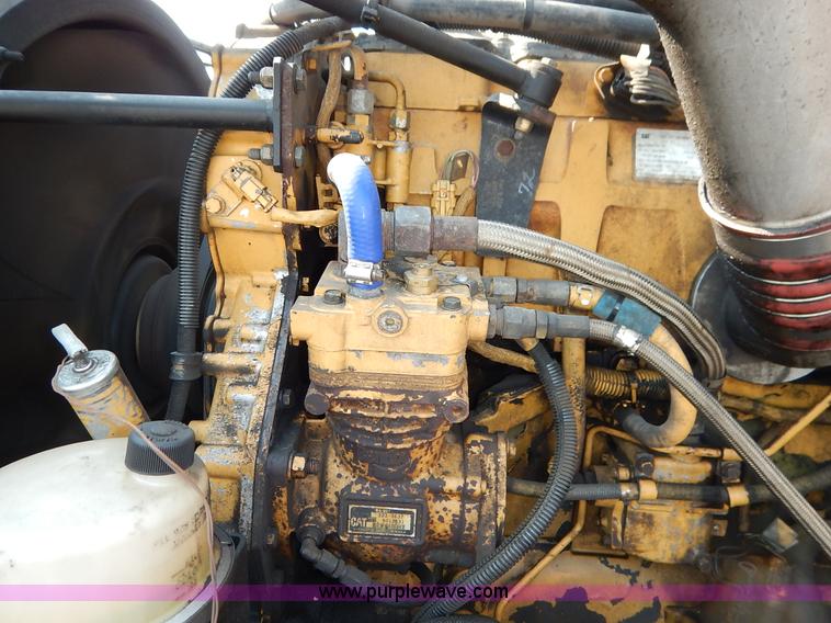 image for item J6445 2006 Peterbilt 379 semi truck