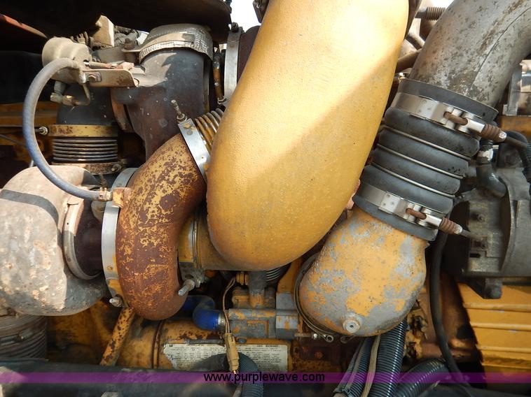 image for item J6445 2006 Peterbilt 379 semi truck