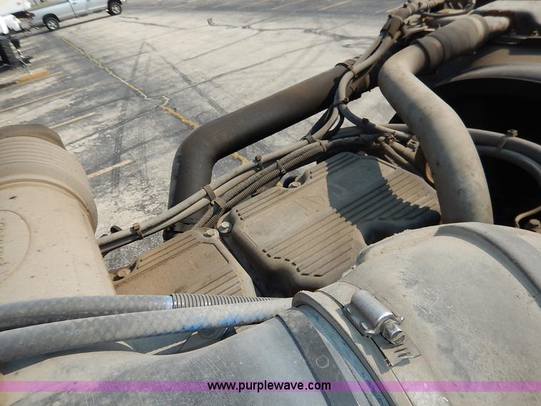 image for item J6445 2006 Peterbilt 379 semi truck