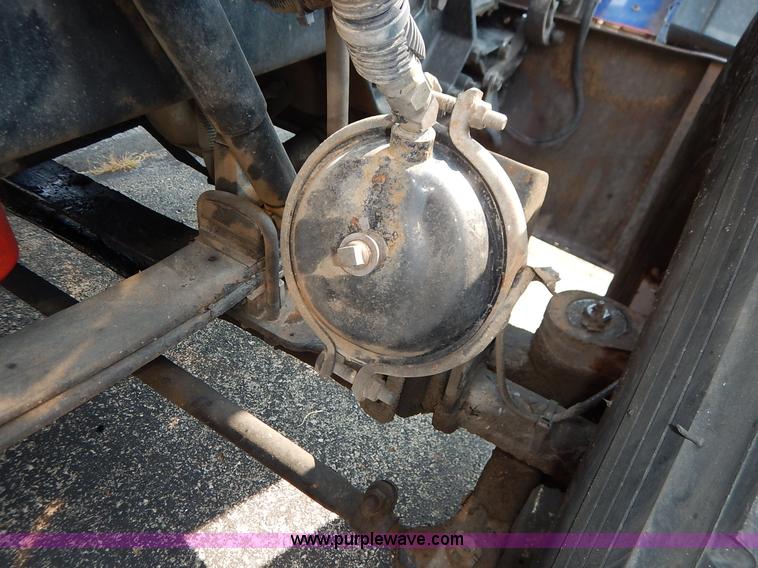 image for item J6445 2006 Peterbilt 379 semi truck